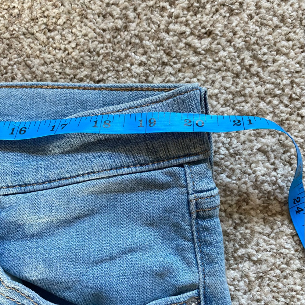 Levi’s High Rise Skinny Distressed Jeans, 20W, Light Wash GUC - Picture 4 of 6